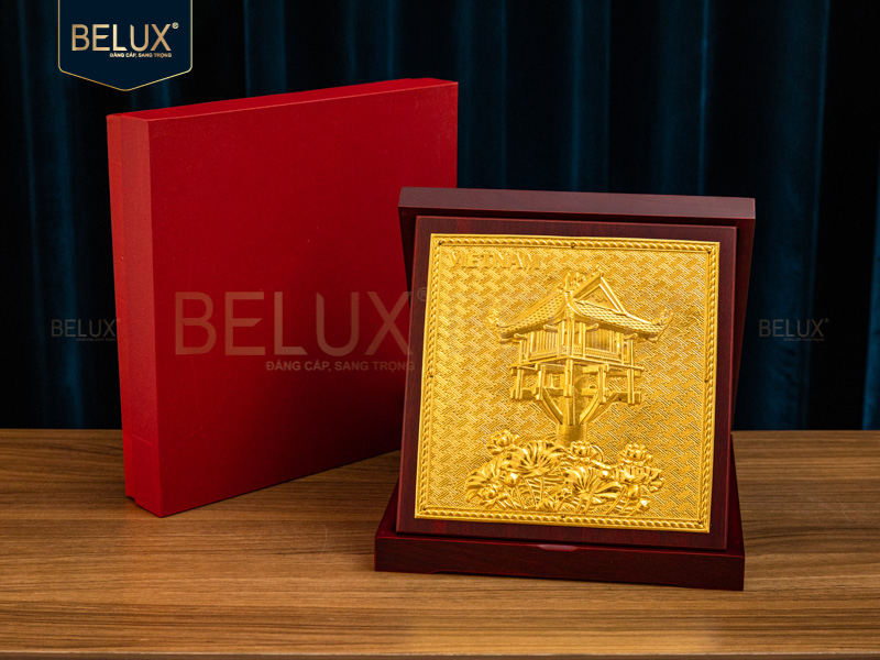 Hộp gỗ mặt vuông Chùa Một Cột mạ vàng 24k 23x23cm